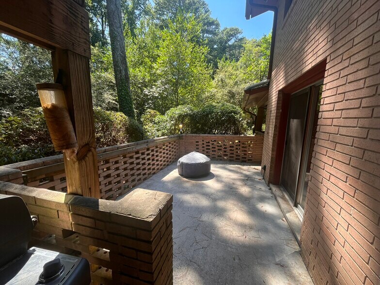 Building Photo - 1431 Southland Vista Ct NE