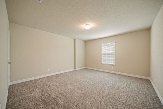 Building Photo - Immaculate Home in the Coveted Fairway Rid...