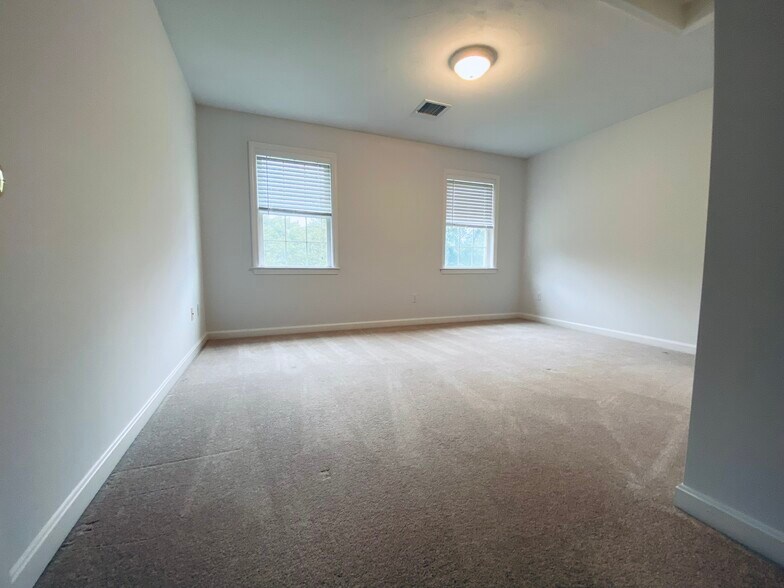 Building Photo - 1103 Hampton Way