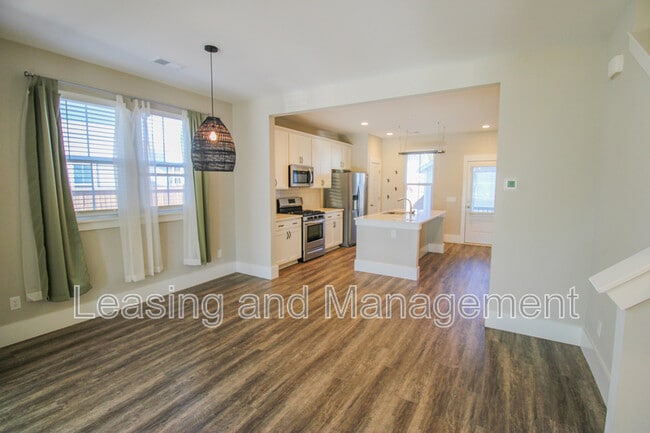 Building Photo - 286 Great Lawn Dr