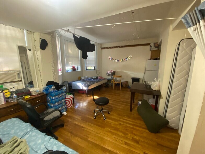 Building Photo - 378 Riverway