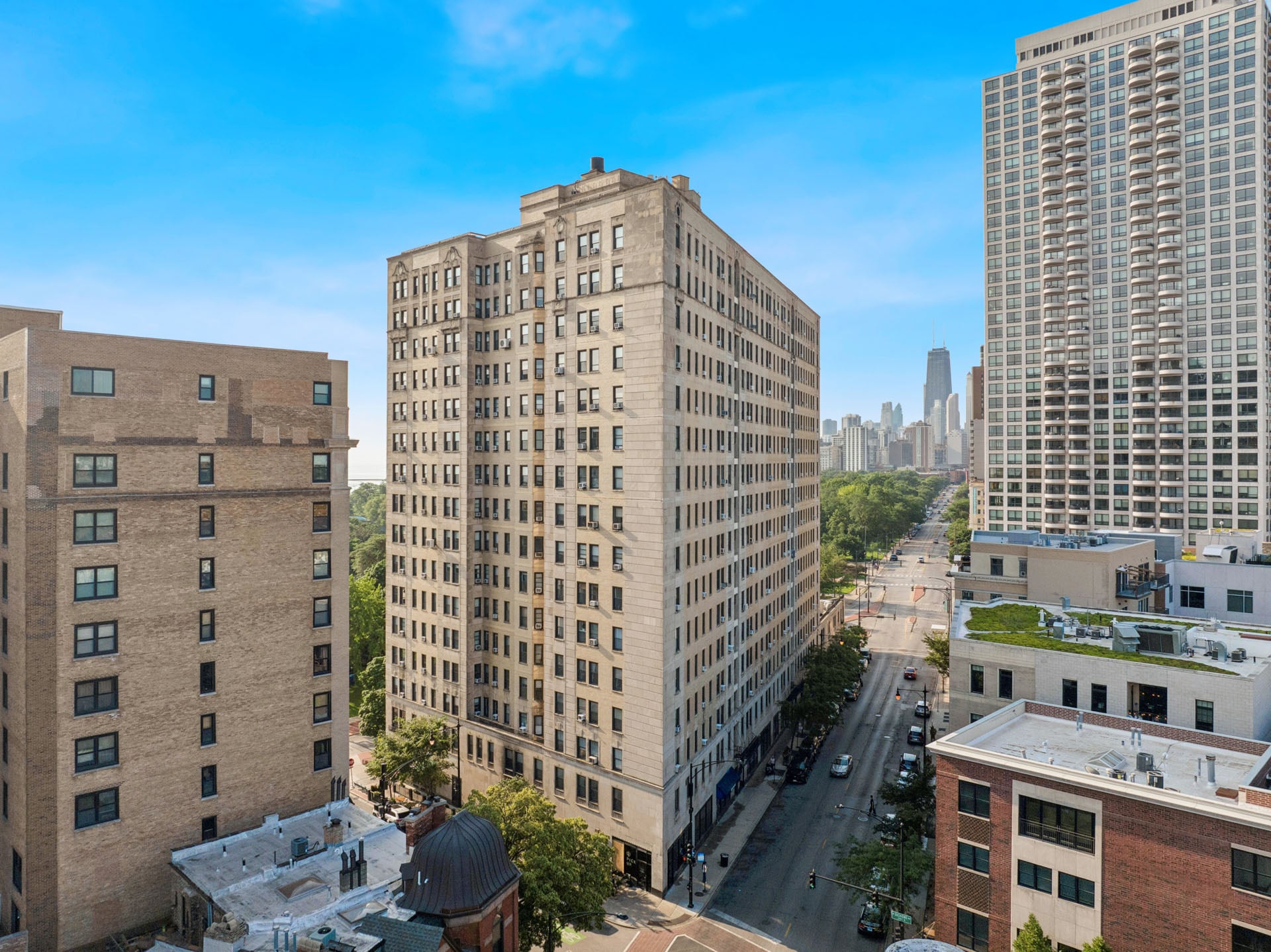 Building Photo - 2000 N Lincoln Park W