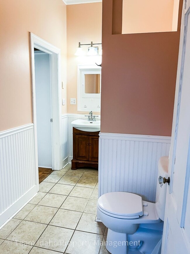 Building Photo - Charming 3bed/3bath home in Historic Fort Russell District