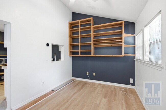 Building Photo - 1201 W 40th St