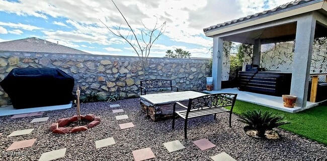 Building Photo - 13212 Emerald Hills St