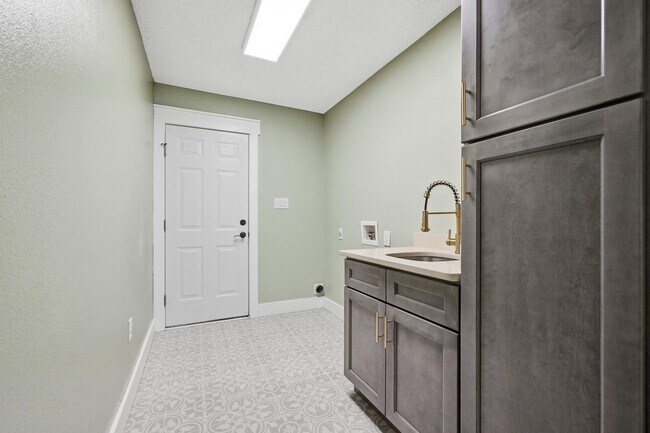 Building Photo - 4881 Traxx St