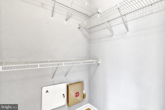 Building Photo - 43585 PATCHING POND Sq