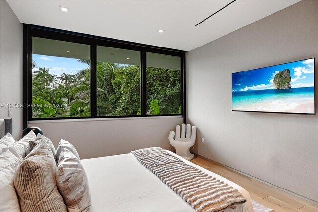 Building Photo - 77 SW 18th Terrace