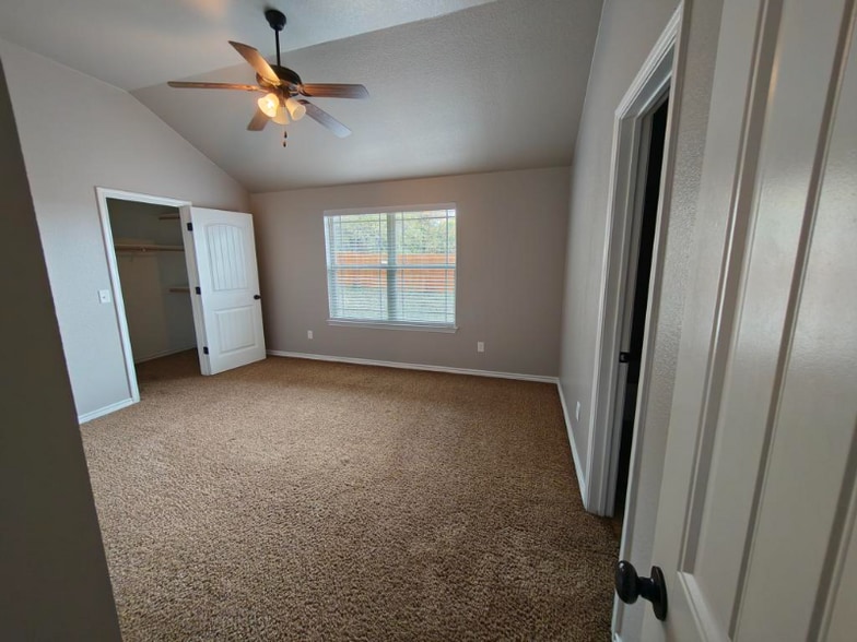 Building Photo - 701 Sladecek Dr