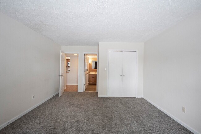 Building Photo - "Charming 2-Bedroom Townhouse Retreat with 2 Full Baths in Fishers – Spacious 1,522 Sq Ft Living!"