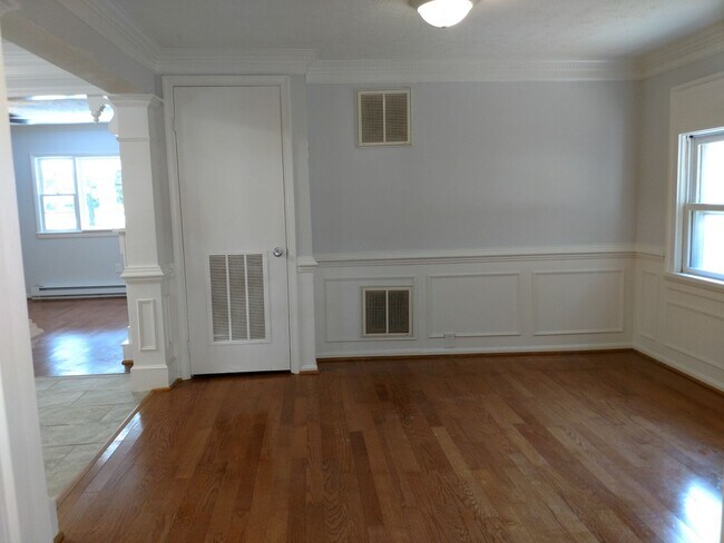 Building Photo - 3 Bedroom 3 Bathroom House in Town of Fron...