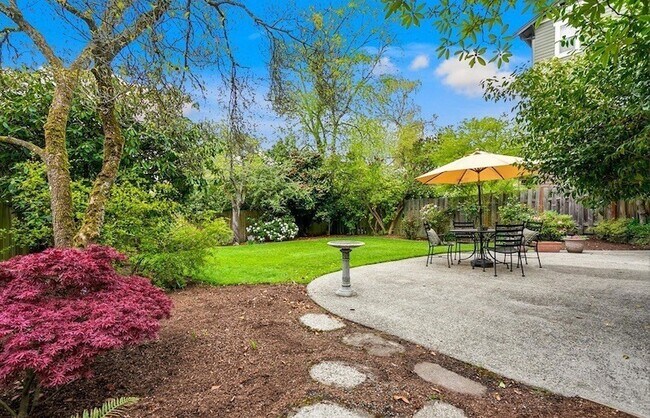 Building Photo - Laurelhurst Home