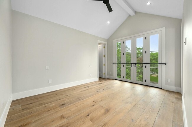 Building Photo - 2400 Bridle Path