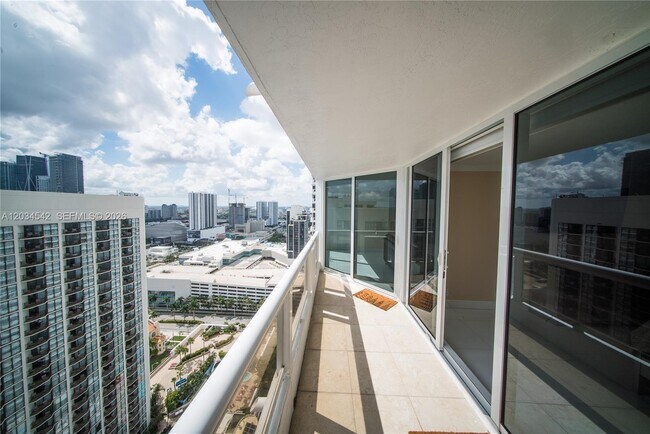 Building Photo - 1717 N Bayshore Dr