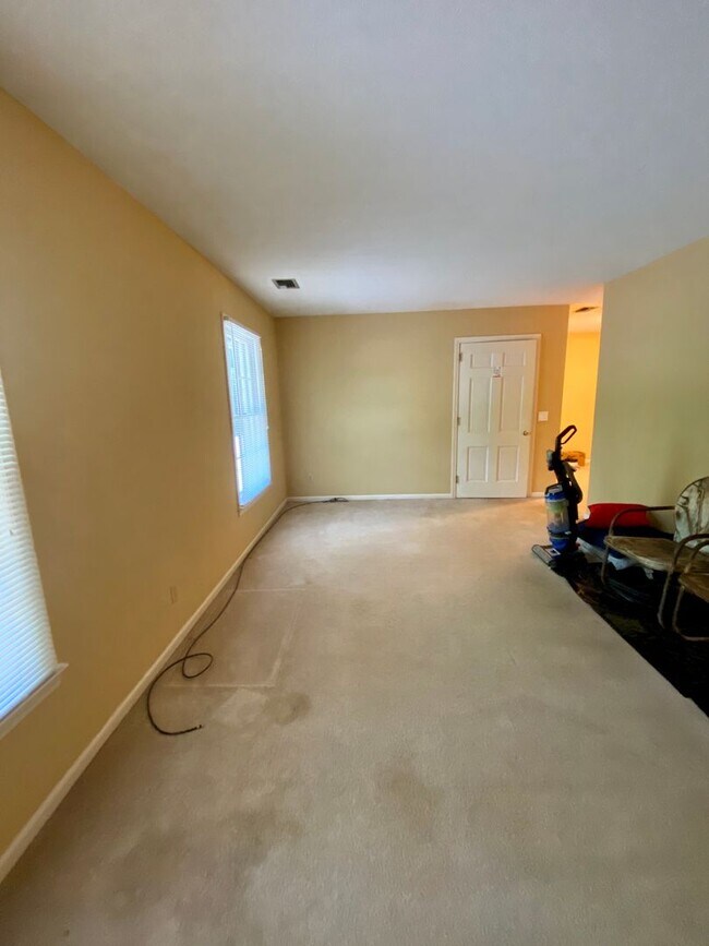 Building Photo - 106 Strode Cir