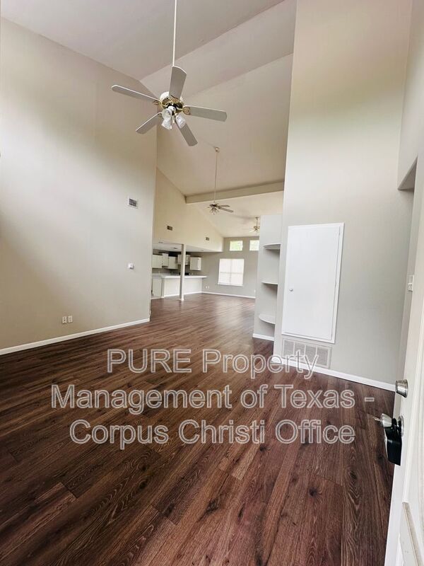 Building Photo - 4006 Panama Dr