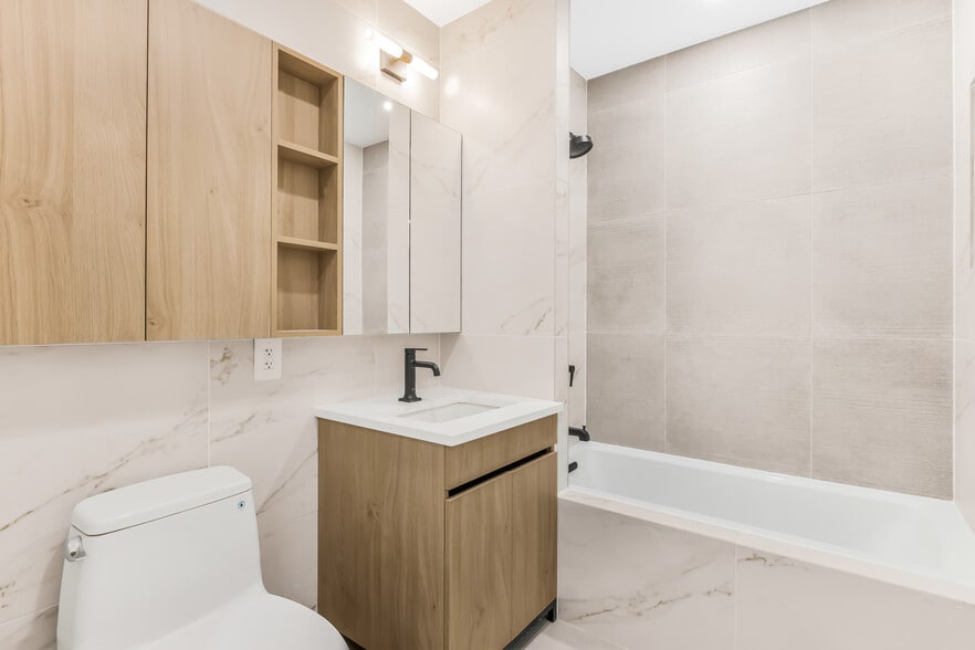 Building Photo - Urbn Edge