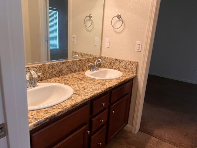 Building Photo - 2578 Bell Port Ave