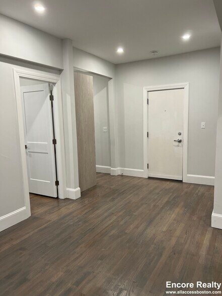 Building Photo - 121 Jersey St