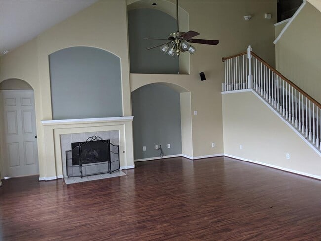 Building Photo - 25727 Shady Spruce Ln