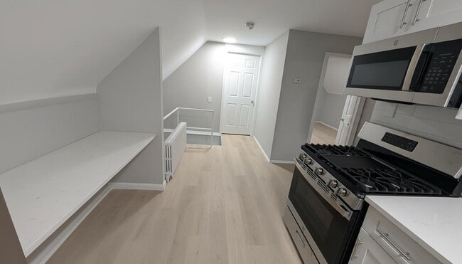 Building Photo - 27 W Somerset St