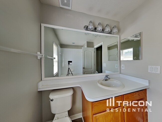 Building Photo - 31136 Whinsenton Dr