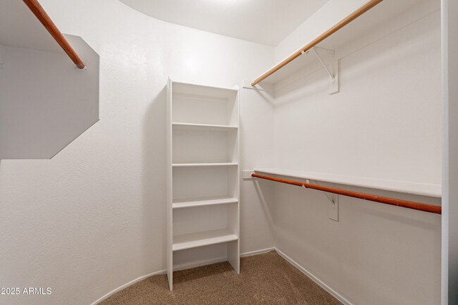 Building Photo - 2421 W Indigo Dr