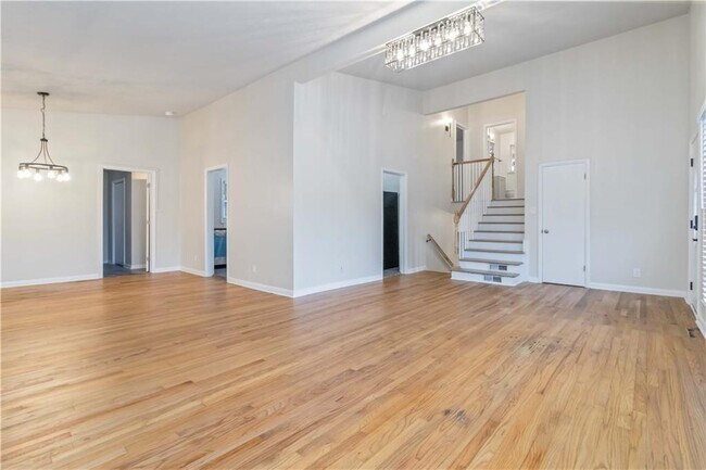 Building Photo - 3035 McLendon Cir NW