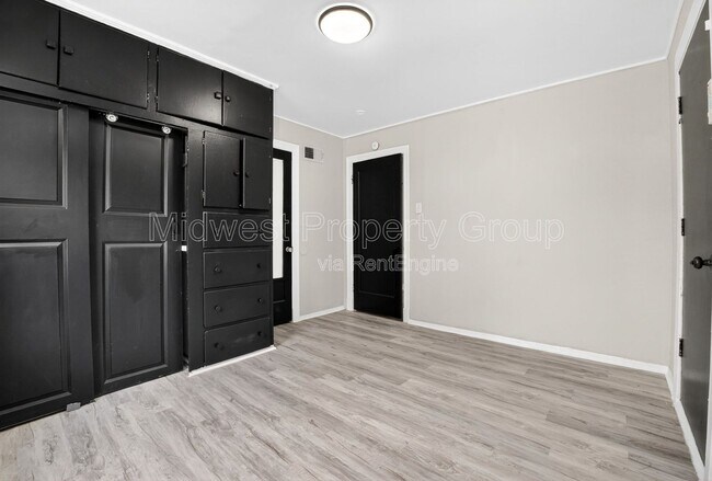 Building Photo - 222 Henquin Dr