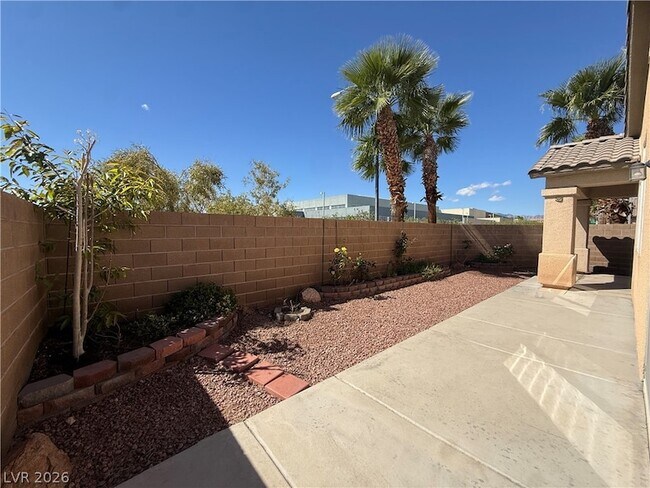 Building Photo - 7998 Half Moon Point Dr