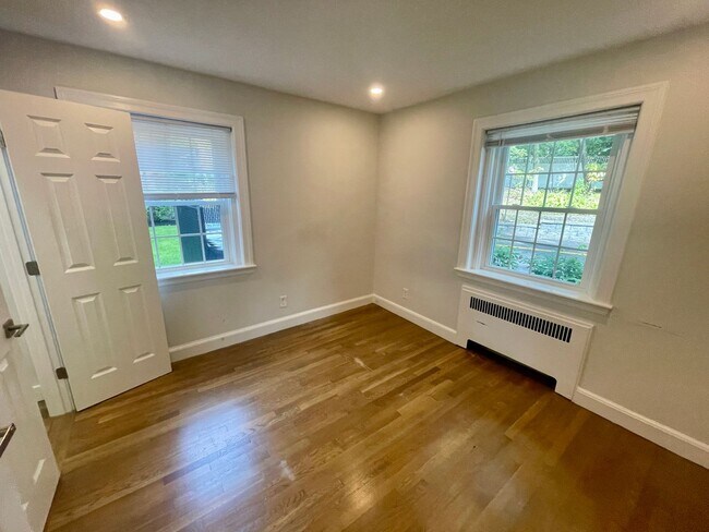 Building Photo - Luxury 2Bed / 1Bath in Newton's Waban Neig...
