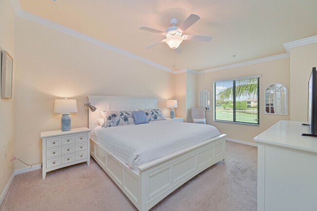 Building Photo - **2 + Den Condo - 1 Car garage - Fully Furnished - Short Term Lease (5.11 - 11.30) **