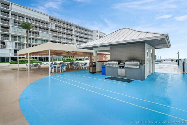 Building Photo - 3546 S Ocean Blvd