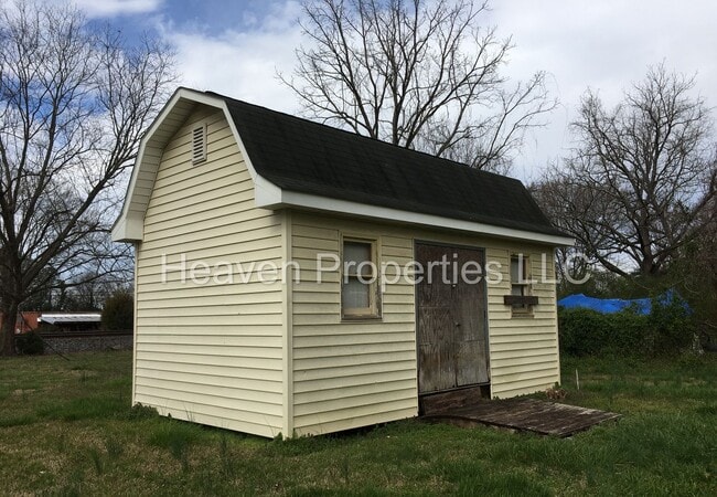 Building Photo - Charming 2BR/2BA Home with Large Yard, Shed