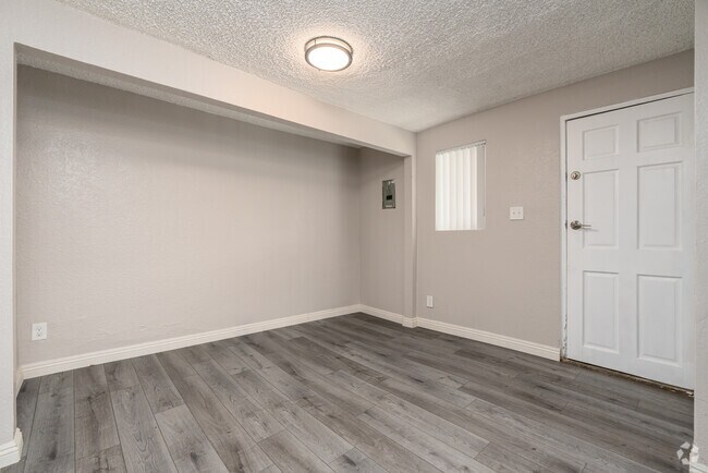 1BR, 1BA - 896SF - Dining Room - 443-447 1/2 Ulysses St.