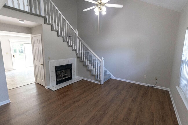 Building Photo - 214 Nikki Way