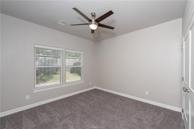 Building Photo - 707 Dominik Dr