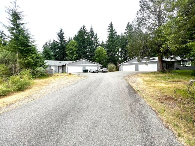 Building Photo - Remodeled 3-Bedroom Duplex Home in North G...