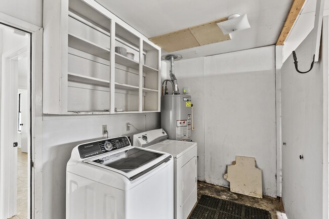 Building Photo - 2208 Lobo Dr