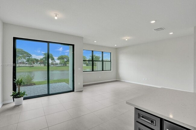 Building Photo - 2202 Appleton Cir S