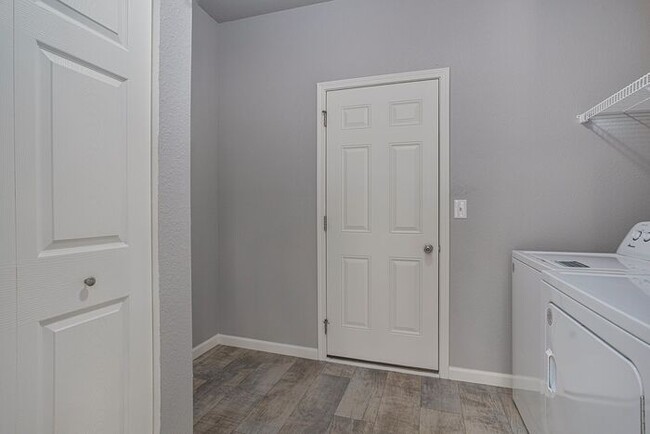Building Photo - 10320 Pennridge Dr