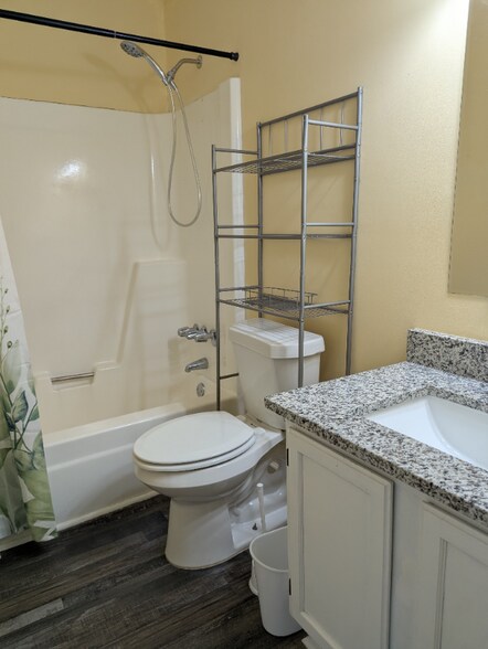 Building Photo - 858 Mann Rd