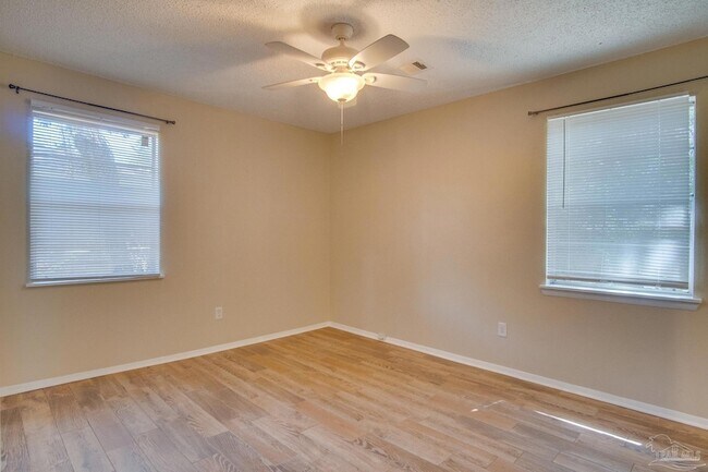 Building Photo - 386 Quigley Rd