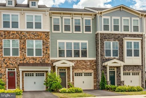 Building Photo - 8931 Garrett Way