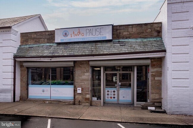 Building Photo - 989 S Buchanan St