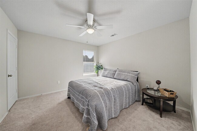 Building Photo - 20815 Acorn Valley Dr