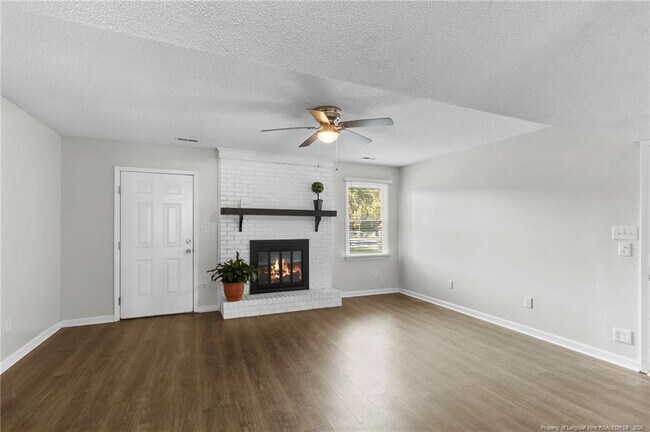 Building Photo - 5839 Rivercroft Rd
