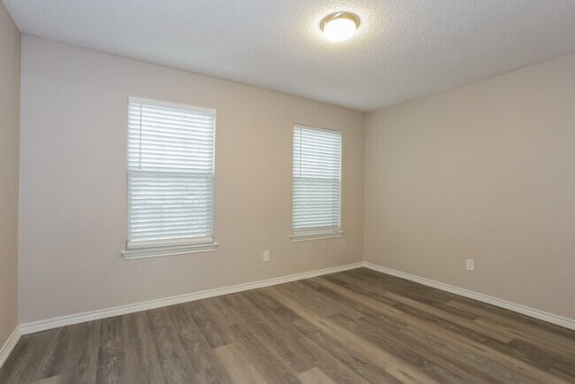 Building Photo - 208 Chamblin Dr