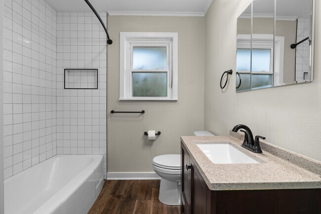 Building Photo - 119 Charles Ave