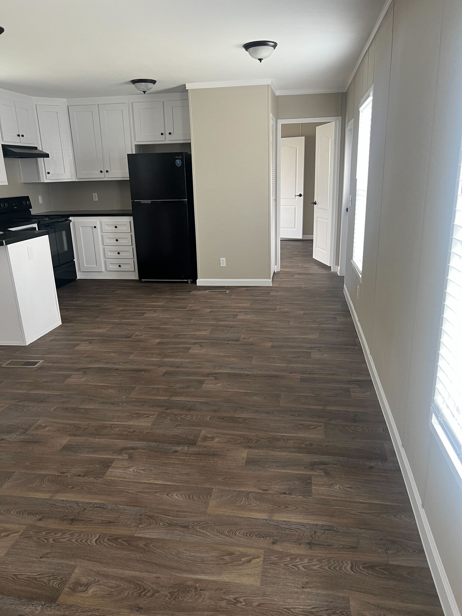 Building Photo - 750 Silent Valley Rd